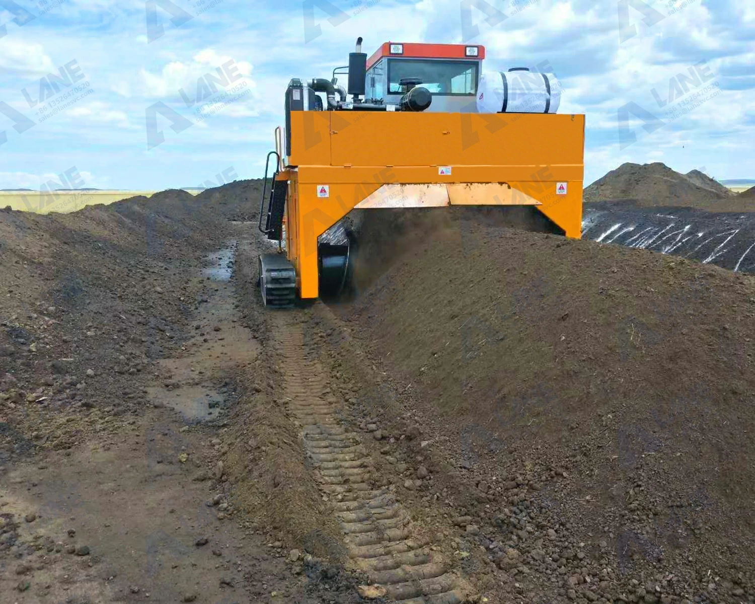 self-propelled compost turner